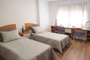 Espléndida habitación compartida con terraza - Image 3
