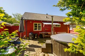 Holiday home with BBQ, terrace & jacuzzi - Image 2
