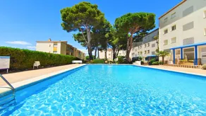 Nice flat with pool, garden & terrace | Mountain view | Close to the beach | Pets are welcome - Image 3