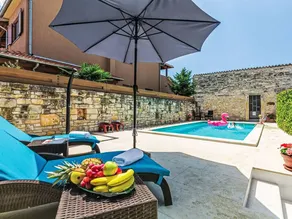 Fully equipped house with barbeque, garden & private pool - Image 2