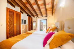 Beautiful aparthotel with terrace, garden & fast internet | Garden view - Image 4