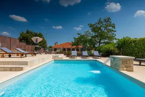 Villa with terrace, private pool & barbeque - Image 3