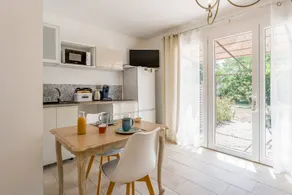 Studio with terrace & garden | Garden view - Image 3