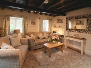 Family-oriented cottage with barbeque, hot tub & garden | River view | Pet-friendly - Image 2