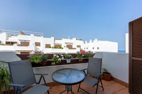 Flat with heated pool, garden & jacuzzi | Sea view - Image 2