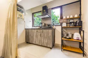 Apartment with garden - Image 3