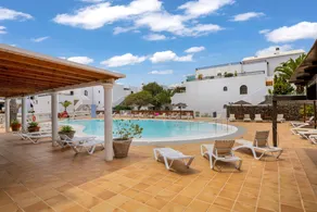 Flat with terrace, garden & fast internet | Sea view | Suitable for remote work - Image 3