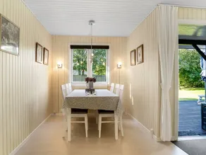Holiday home with terrace, garden & barbecue - Image 4