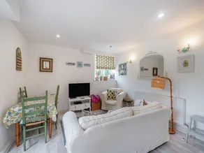 Cottage with garden & pool | River view - Image 4