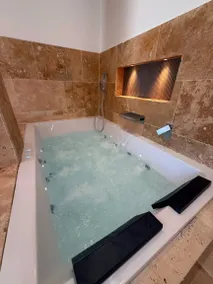 Apartment with jacuzzi | River view | Pets allowed - Image 5