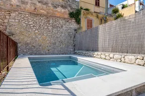 Maison entièrement équipée avec terrasse, internet haut débit et piscine privée | Vue jardin | Adaptée au travail à distance | Avec animaux acceptés - Image 2