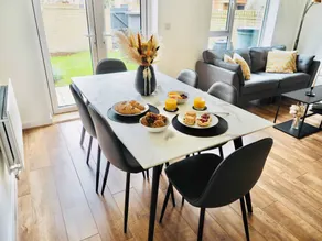Modern Home in Taunton with Sunny Garden - Image 4