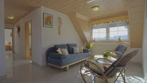 Appartamento con griglia, terrazza e piscina | Vista sul giardino - Image 2