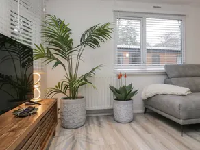 Cottage with pool - Image 3