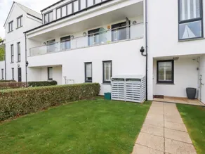 Cottage with terrace & garden - Image 2