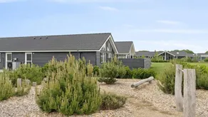 House with sauna, pool & hot tub - Image 4