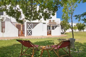 Villa avec barbecue, terrasse et jardin | Vue jardin - Image 2