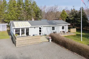 Family-friendly holiday home with terrace & sauna | Dogs allowed - Image 2