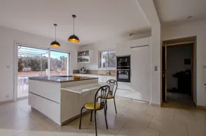 Villa with barbecue, private pool & garden - Image 3