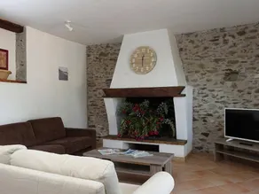 Flat with pool & garden - Image 4