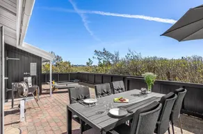 Holiday home with terrace & jacuzzi - Image 3