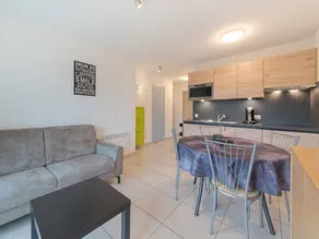Apartment with heated pool, garden & terrace - Image 3