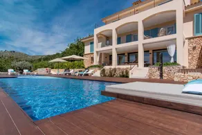 Villa with terrace, private pool & garden | Sea view - Image 2