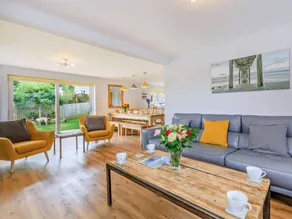 Cottage with barbecue & garden | Water view - Image 2