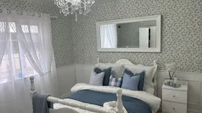 Maravillosa habitación en casa de familia apropiada para familias con jardín - Image 2