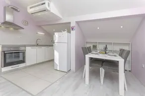 Holiday apartment with private pool & barbeque | Sea view - Image 3