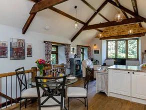 Family-friendly cottage with garden - Image 4