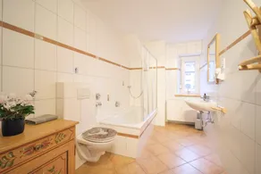Family-oriented holiday apartment with garden - Image 5