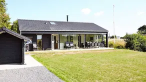 Holiday home with terrace - Image 2