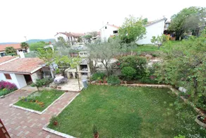 Child-friendly charming flat with barbeque & garden - Image 4
