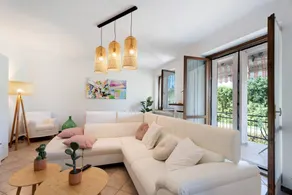 Holiday Home 'Villa Fox' with Garden, Balcony & Shared Wi-Fi - Image 4