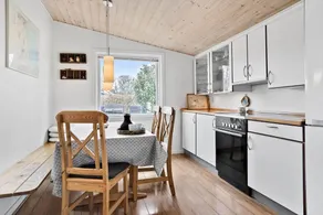 Holiday home with terrace & barbecue - Image 4
