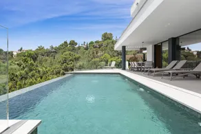 Villa with terrace, garden & private pool | Perfect for remote work - Image 3