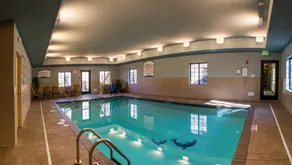 Family-oriented condo with barbecue & pool - Image 4
