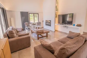 Holiday home with garden, barbecue & private pool - Image 4