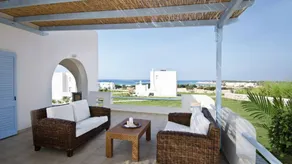 Villa with fast internet, private pool & garden | Beach view - Image 4