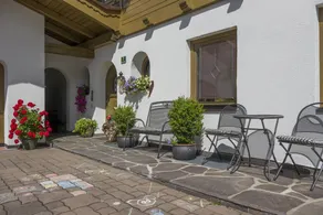 Apartamento vacacional con jardín - Image 2