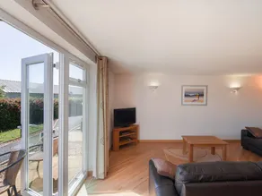 Holiday apartment with garden - Image 2