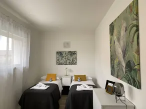 Apartment with garden | City view - Image 5