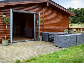 Cottage with garden & terrace | River view - Image 2