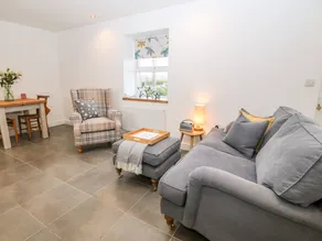 Cottage with garden - Image 4