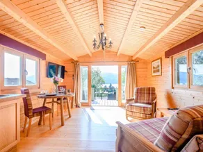 Lodge with garden & BBQ | Water view | Dogs allowed - Image 3