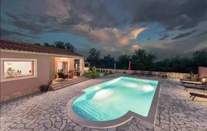 Casa vacacional con barbacoa, jardín y terraza - Image 3