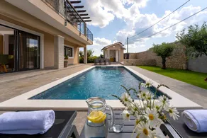 Villa with terrace, pool & barbeque - Image 5