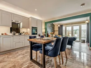 Cottage with hot tub, BBQ & garden - Image 2