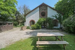 Cottage with garden - Image 2